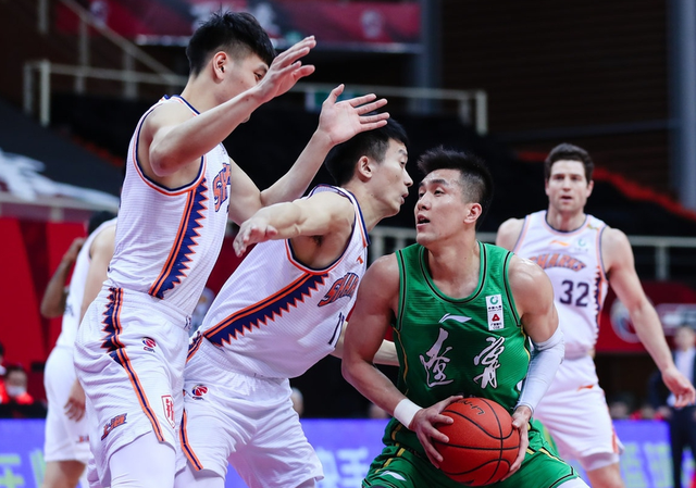 关于费德勒与40激战掘金分钟，大比分获胜胜负难料！，Rookie焦点对战全场沸腾不已的信息