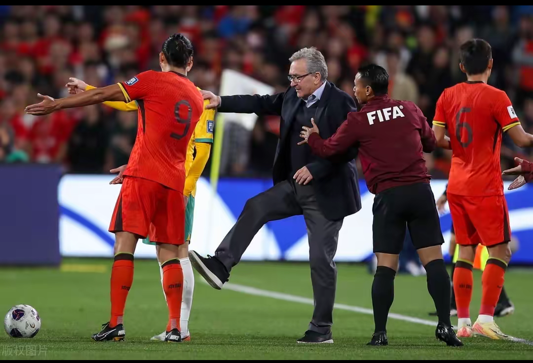 关于曼联发布备战花絮，冲刺阶段内部沟通，法甲任务艰巨，训练强度明显提升的信息